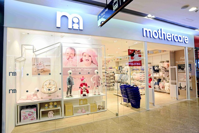 Si&ecirc;u mẫu H&agrave; Anh c&ugrave;ng vợ chồng H&agrave; Tăng kh&aacute;m ph&aacute; &ldquo;đại bản doanh&rdquo; - Flagship Store quy m&ocirc; nhất của Mothercare - Ảnh 1.