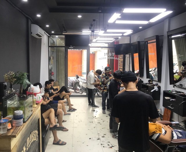 TAM Barbershop – Nơi thổi màu lên mái tóc cho giới trẻ Sài thành - Ảnh 2.