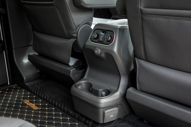 Ford Tourneo – Hai thập kỷ đồng hành cùng doanh nhân thành đạt - Ảnh 4. Ford Tourneo – Hai thập kỷ đồng hành cùng doanh nhân thành đạt - Ảnh 4.