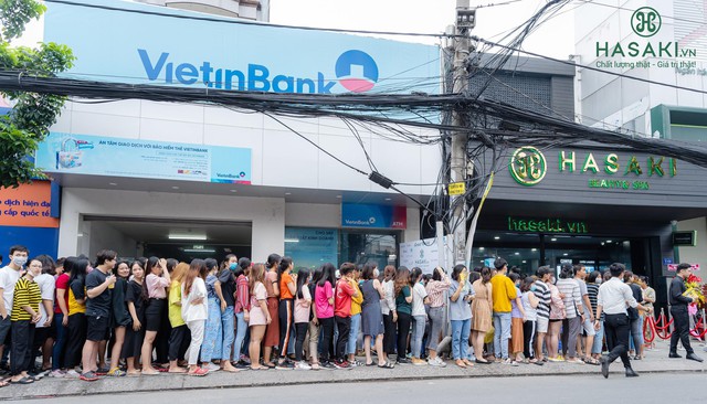 Hàng ngàn tín đồ làm đẹp “đu đưa quên lối về” tại Hasaki - Thiên đường mỹ phẩm chính hãng mới toanh ở Gò Vấp - Ảnh 2.