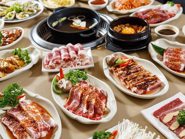 Bỏ túi ngay 4 nhà hàng buffet ngon - bổ - rẻ dưới 300k để rủ nàng đi ăn dịp 20/10 - Ảnh 2.