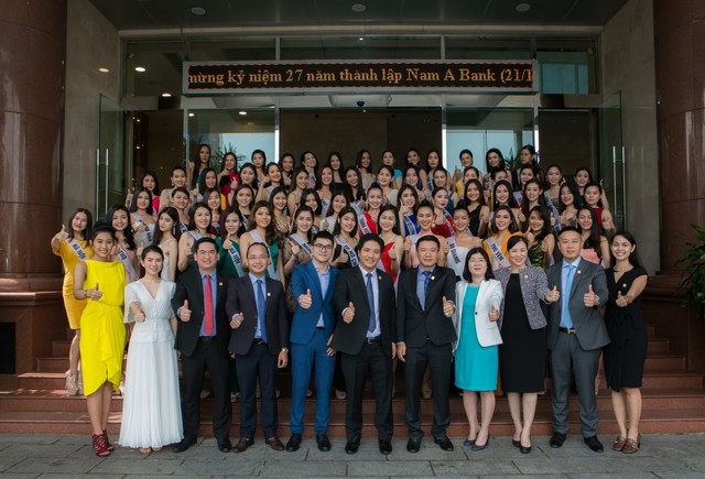 Top 60 Hoa hậu Hoàn vũ Việt Nam 2019 trải nghiệm sản phẩm dịch vụ tài chính hiện đại tại Nam A Bank - Ảnh 3.