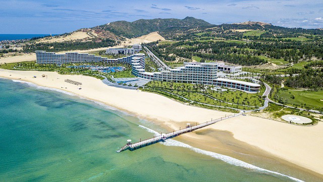 Khám phá vẻ đẹp của quần thể vừa được WTA vinh danh “Khu nghỉ dưỡng biển hàng đầu Việt Nam” - Ảnh 2.
