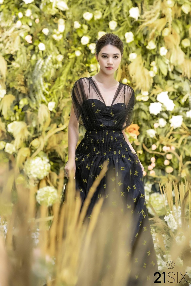 Tú Anh, Jolie Nguyễn xinh đẹp rạng ngời tham dự fashion show ra mắt BST Eternal Garden - Ảnh 8.