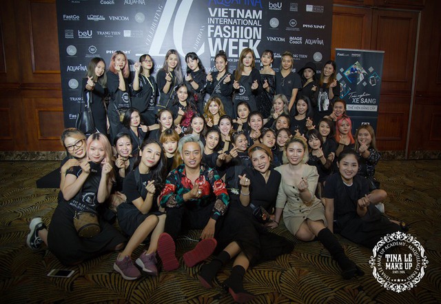Công tác chuẩn bị của Tina Le make up trước thềm Aquafina Tuần lễ Thời trang Quốc tế Việt Nam - Ảnh 10.