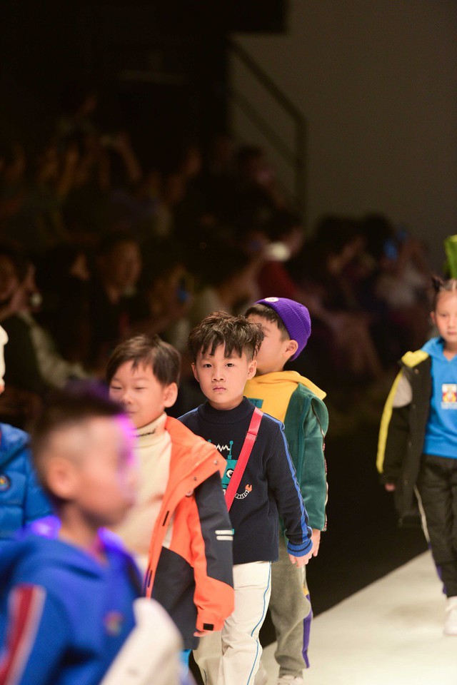 Học trò Xuân Lan tự tin sải bước tại Shanghai Fashion Week 2019 - Ảnh 3.