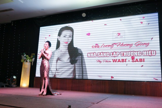 Kay Trần quẩy cực sung trong event Vì Tôi Là Phụ Nữ Việt dành riêng fan nữ nhân ngày 20/10 - Ảnh 1.