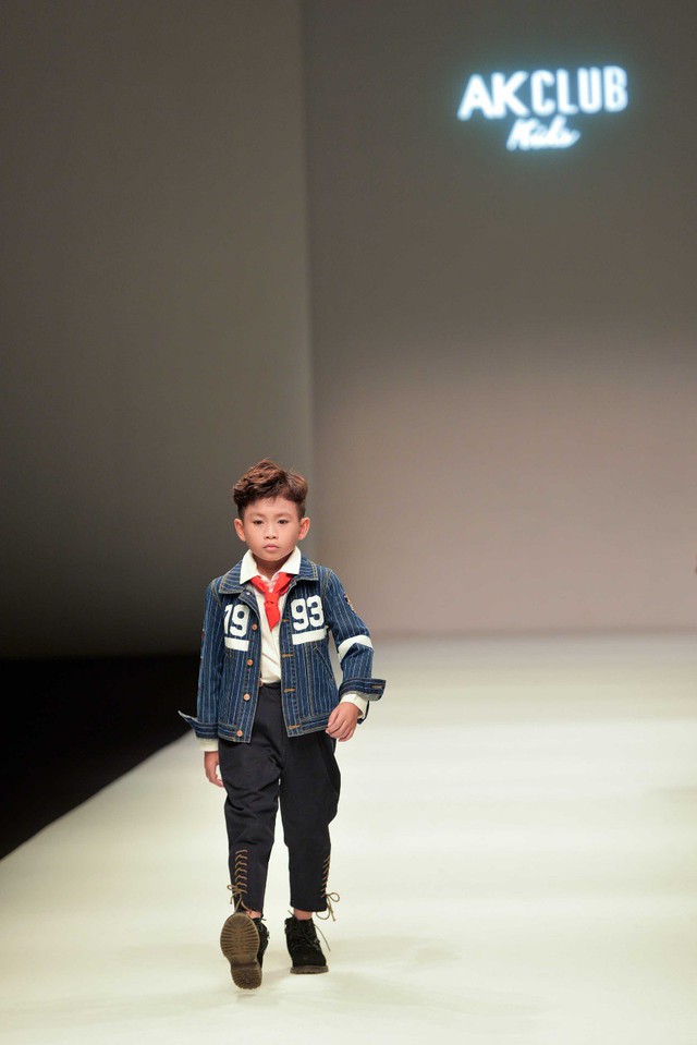 Mẫu nhí điển trai Pun Trần nổi bật tại Shanghai Fashion Week 2019 - Ảnh 1.