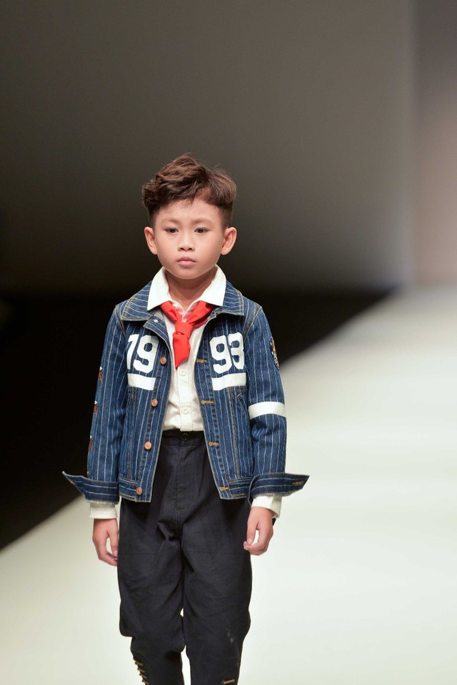 Mẫu nhí điển trai Pun Trần nổi bật tại Shanghai Fashion Week 2019 - Ảnh 2.