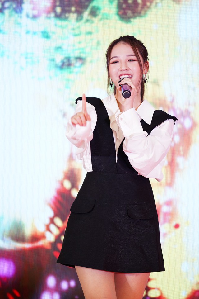 Siêu hot: Bộ đôi AMEE - Kay Trần đốn tim hàng trăm khán giả tại Lễ trao giải thưởng Kichi trúng lớn 2019 - Ảnh 1.