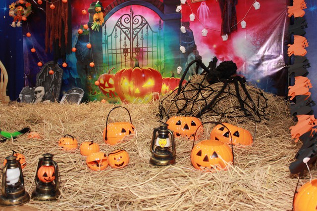 Điểm đến Halloween: Hóa trang ấn tượng tại đêm hội “HallotiNi Cà Lang Bí Rợ” cùng tiNiWorld - Ảnh 1.