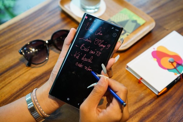 Danh hiệu đứng đầu phân khúc smartphone dành cho pro năm 2019 khó thoát khỏi tay Samsung? - Ảnh 2.