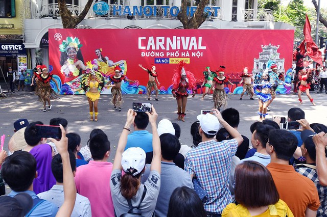 Sun World đồng hành cùng Hà Nội tổ chức Carnival đường phố chào mừng “65 năm giải phóng Thủ đô” - Ảnh 2.