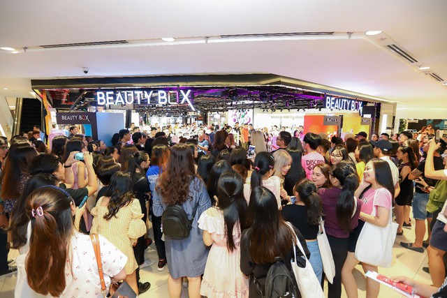 Hơn 3.000 chị em hưởng ứng tuyên ngôn “Đẹp bất chấp” cùng Beauty Box tại flagship store “siêu hoành tráng” - Ảnh 1.