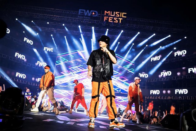 Chẳng cần sao ngoại “lung linh”, FWD Music Fest vẫn hút fans - Ảnh 2.