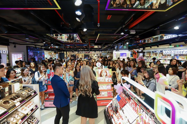 Hơn 3.000 chị em hưởng ứng tuyên ngôn “Đẹp bất chấp” cùng Beauty Box tại flagship store “siêu hoành tráng” - Ảnh 6.