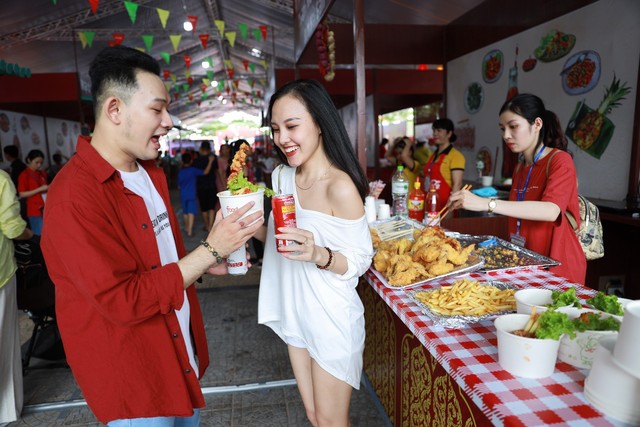 Mở rộng hoạt động tới tận thành phố Vinh, Coca-Cola biến Lễ hội Ẩm thực thành một xu hướng của giới trẻ cả nước - Ảnh 8.