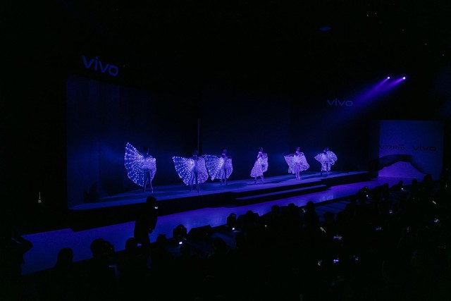 Vivo V17 Pro chinh phục Noo Phước Thịnh v&agrave; d&agrave;n fashionista Việt ngay khi ra mắt với th&ocirc;ng điệp mới lạ - Ảnh 2.