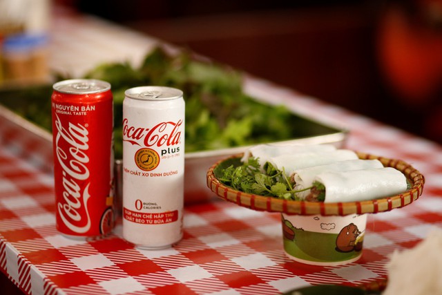 Sau các thành phố lớn, Lễ hội Ẩm thực Coca-Cola tiếp tục thu hút giới trẻ tại Vinh - Ảnh 5.