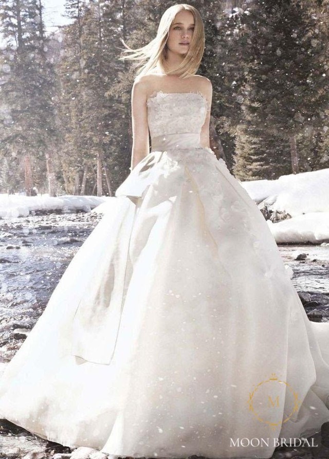 Bóc giá hai chiếc váy cưới Elie Saab và Vera Wang của Son Ye Jin  ELLE