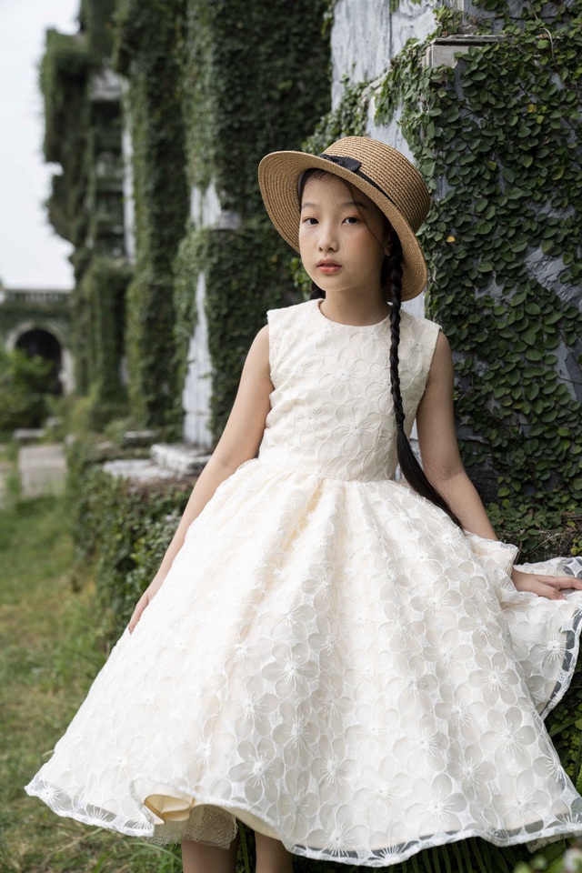 “Công chúa băng giá” của làng thời trang Việt đốn tim với vẻ đẹp siêu ngọt ngào - Ảnh 5.