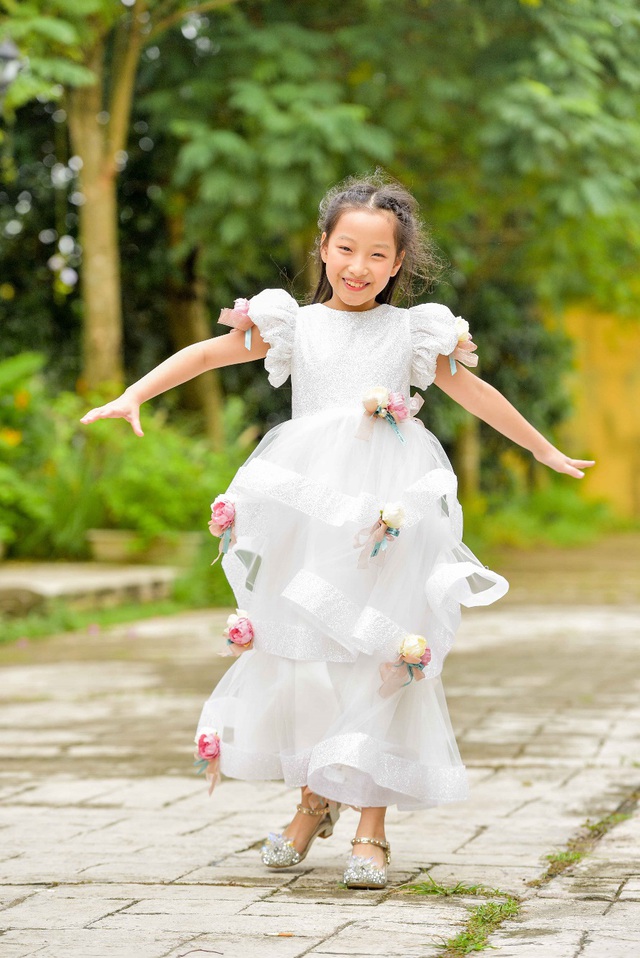 “Công chúa băng giá” của làng thời trang Việt đốn tim với vẻ đẹp siêu ngọt ngào - Ảnh 7.