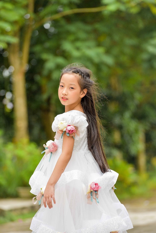 “Công chúa băng giá” của làng thời trang Việt đốn tim với vẻ đẹp siêu ngọt ngào - Ảnh 8.