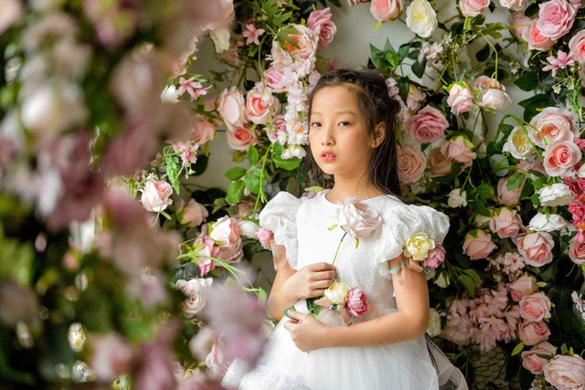 “Công chúa băng giá” của làng thời trang Việt đốn tim với vẻ đẹp siêu ngọt ngào - Ảnh 9.