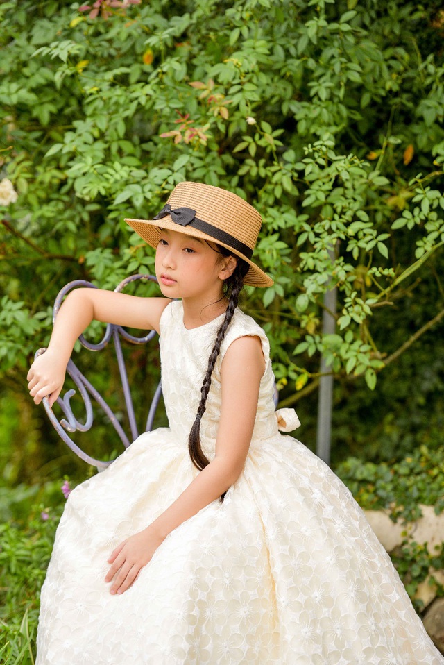 “Công chúa băng giá” của làng thời trang Việt đốn tim với vẻ đẹp siêu ngọt ngào - Ảnh 10.