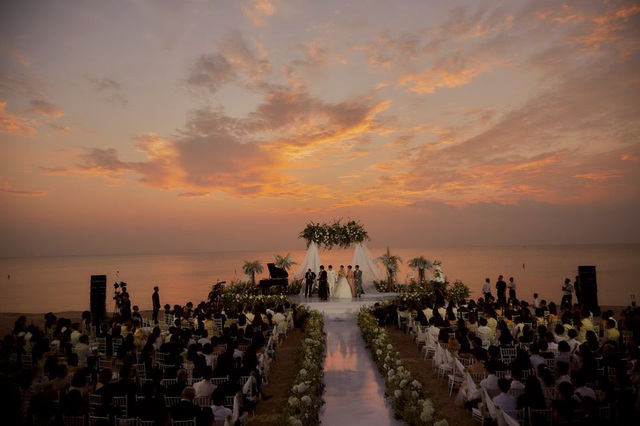 Soi thỏi son Đông Nhi dành tặng cho 500 khách mời trong đám cưới - Ảnh 2.