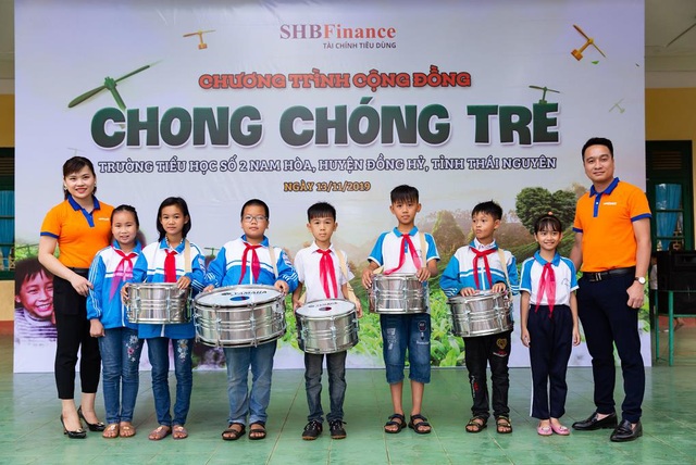SHB Finance mang tới chương trình ý nghĩa “Chong chóng Tre” đến với trẻ em khó khăn - Ảnh 1.