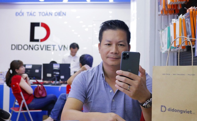 3 ngày cuối tuần, iPhone 11 Pro Max VNA giảm đến 4 triệu đồng tại Di Động Việt - Ảnh 3. 3 ngày cuối tuần, iPhone 11 Pro Max VNA giảm đến 4 triệu đồng tại Di Động Việt - Ảnh 3.