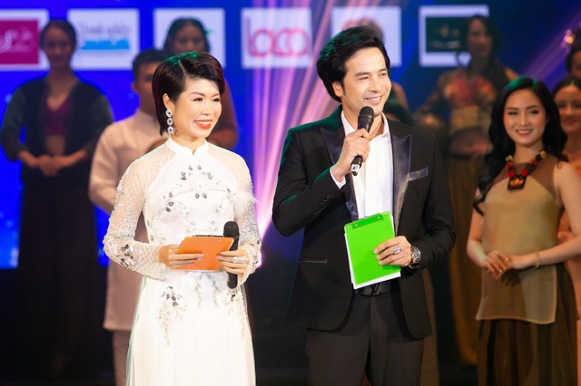 Diễn viên Đoàn Minh Tài và Thi Thảo lần đầu làm MC trên sóng truyền hình tại Hà Nội - Ảnh 1.