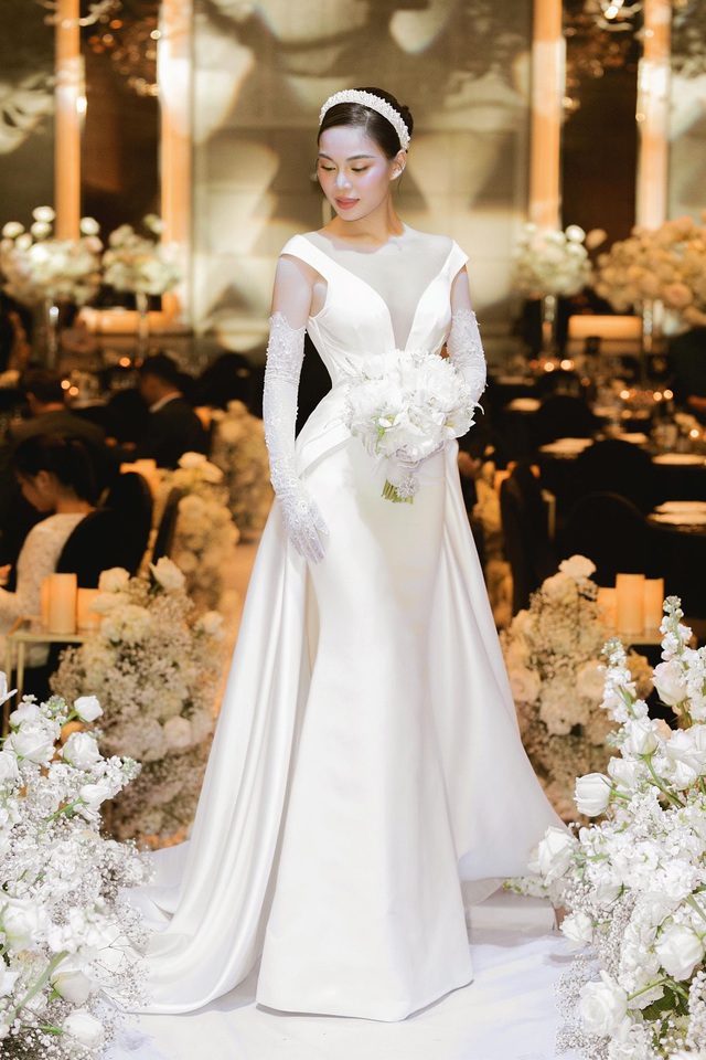 Ba mẫu váy cưới Hacchic Couture thực hiện cho Giang Hồng Ngọc kèm thông điệp ý nghĩa bất ngờ - Ảnh 1.