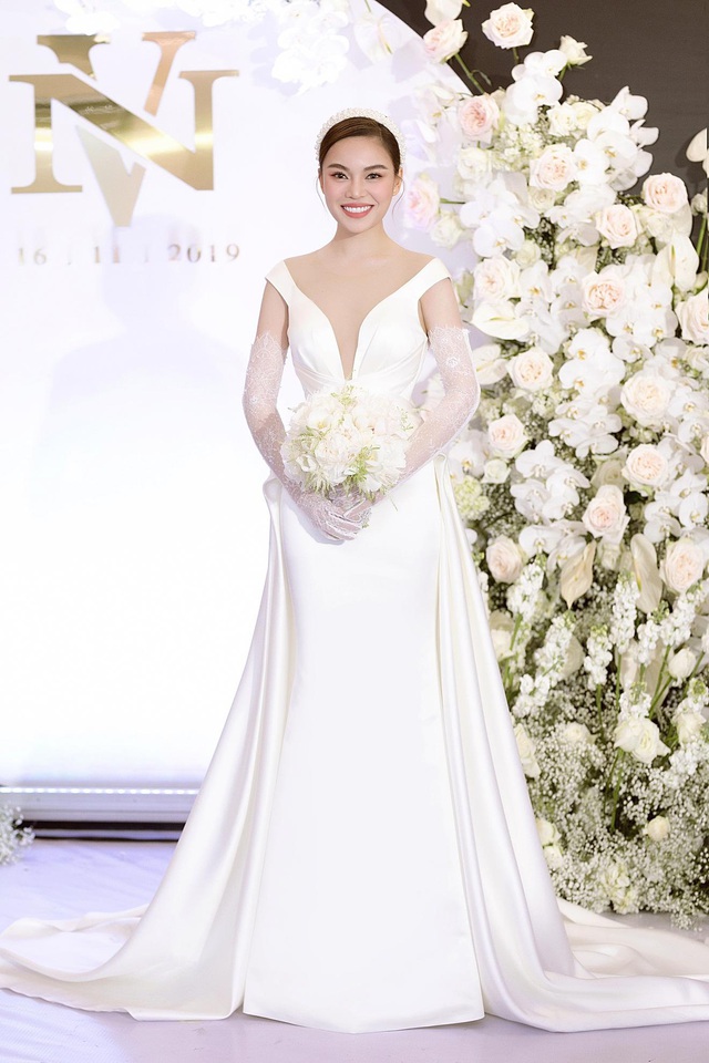 Ba mẫu váy cưới Hacchic Couture thực hiện cho Giang Hồng Ngọc kèm thông điệp ý nghĩa bất ngờ - Ảnh 2.