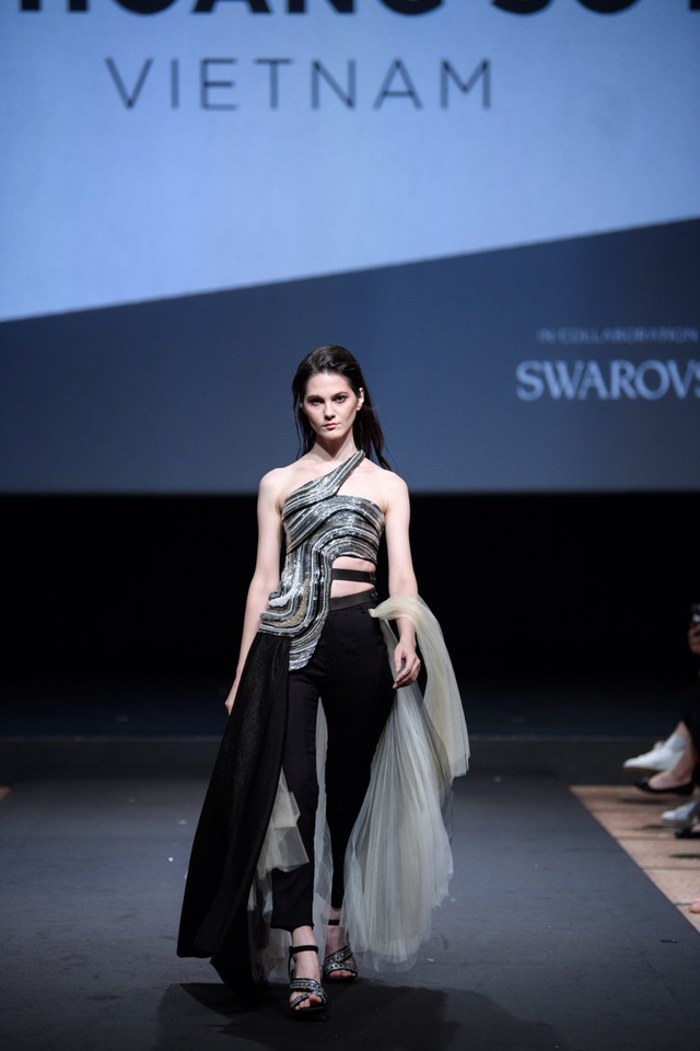 Nhà thiết kế Việt Nam đoạt giải cao trong cuộc thi Thiết kế thời trang châu Á tại Singapore - Ảnh 3.