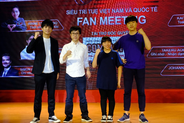 Dàn siêu trí tuệ quốc tế và Việt Nam bất ngờ hội ngộ khiến fan Việt vỡ òa - Ảnh 11.
