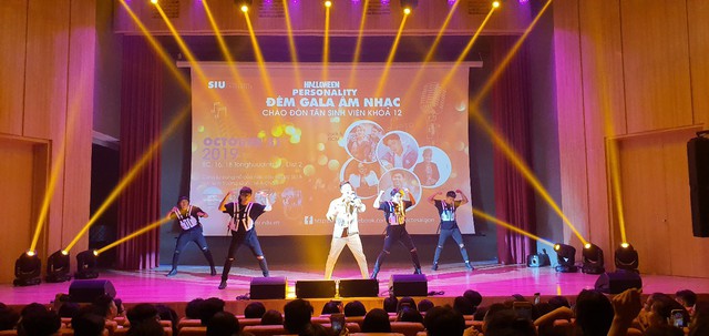 Màn biểu diễn cực chất của nghệ sĩ Tuấn Mạnh tại gala chào đón tân sinh viên Đại học Quốc tế Sài Gòn - Ảnh 5.