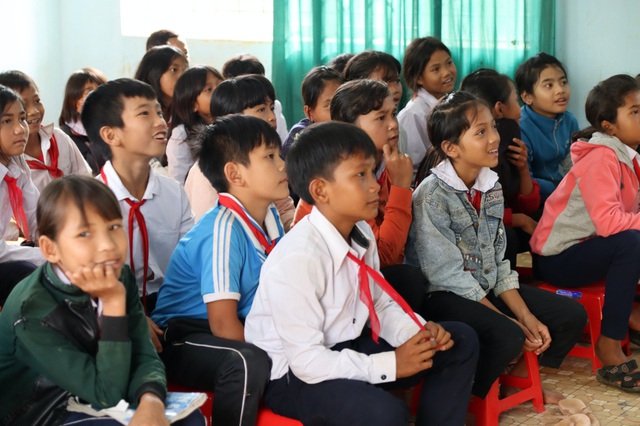Rạp phim trường em tiếp tục hành trình thiện nguyện tại các trường tiểu học vùng sâu vùng xa - Ảnh 4.