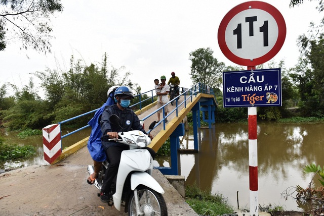 Bí mật đặc biệt đằng sau vật liệu tái chế làm nên cây cầu “có một không hai” ở Tiền Giang - Ảnh 2.