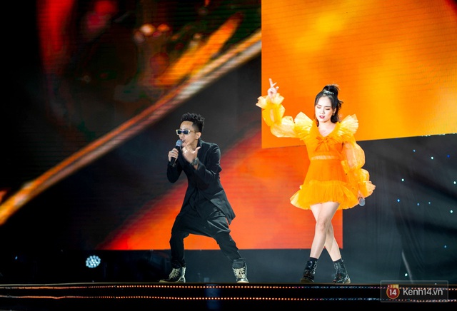 Vừa ra mắt MV, Phương Ly và Rhymastic thổi bùng sân khấu với bản hit mới tại sự kiện ra mắt xe điện “siêu to khổng lồ” - Ảnh 5.
