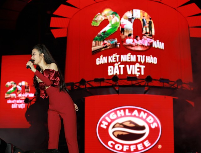 Noo Phước Thịnh, Đ&ocirc;ng Nhi &ldquo;ch&aacute;y&rdquo; c&ugrave;ng hơn 10.000 fan bất chấp thời tiết bất lợi - Ảnh 3.