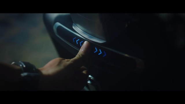 Soi chiếc xe đậm chất công nghệ trong MV mới của Rhymastic và Phương Ly - Ảnh 4.