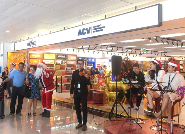 Khám phá cửa hàng miễn thuế bậc nhất sân bay quốc tế Tân Sơn Nhất - Ảnh 2.