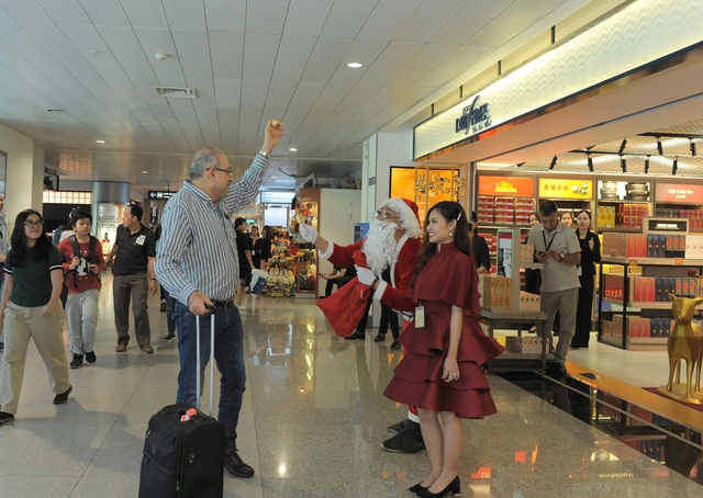 Khám phá cửa hàng miễn thuế bậc nhất sân bay quốc tế Tân Sơn Nhất - Ảnh 6.