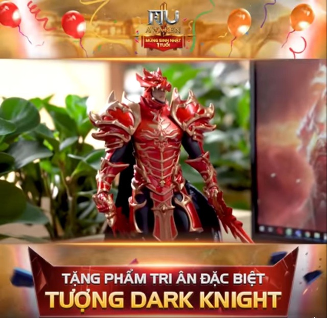 MU Awaken VNG khiến người chơi ngất ngây với mô hình tượng nhân vật Dark Knight Siêu chất nhân dịp sinh nhật 1 tuổi - Ảnh 1.
