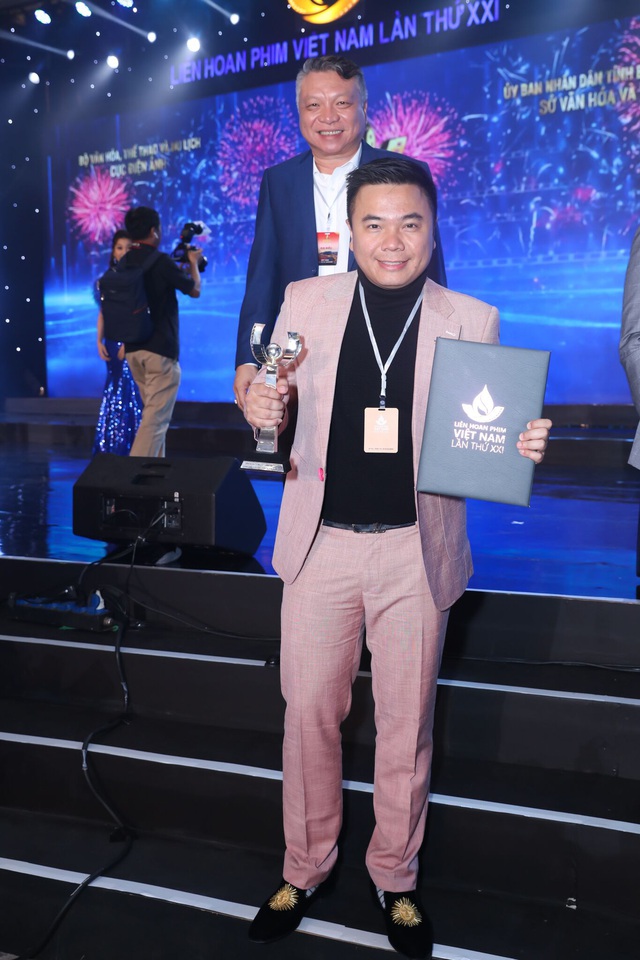 Đạo diễn Nhất Trung thắng giải Biên kịch xuất sắc nhất tại Liên hoan phim Việt Nam 2019 - Ảnh 3.