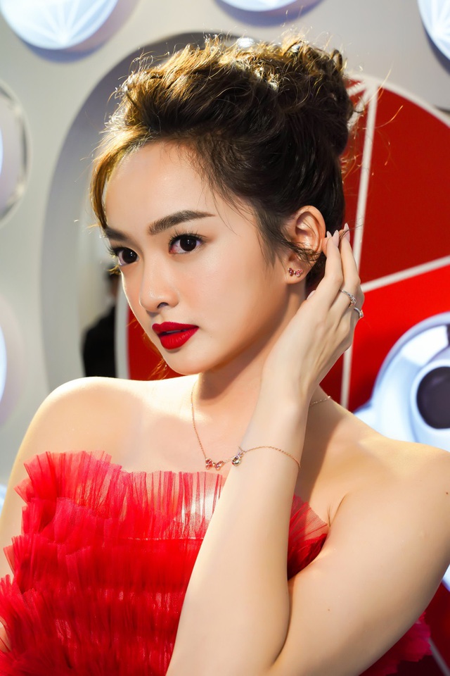 Bảo Anh, Đỗ Mỹ Linh, Phương Ly c&ugrave;ng d&agrave;n sao h&oacute;a th&acirc;n th&agrave;nh c&ocirc;ng ch&uacute;a lộng lẫy tại sự kiện - Ảnh 8.