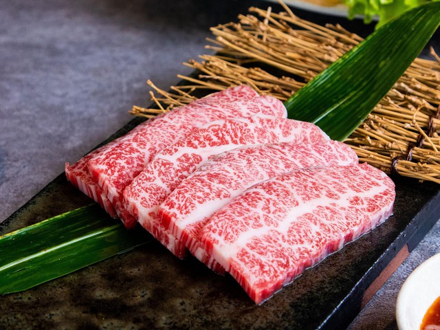 B&ograve; Wagyu Sendai - Từ đồng cỏ m&ecirc;nh m&ocirc;ng của Nhật Bản đến với b&agrave;n ăn của người Việt - Ảnh 3.