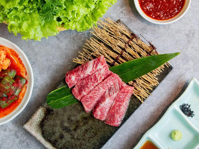 B&ograve; Wagyu Sendai - Từ đồng cỏ m&ecirc;nh m&ocirc;ng của Nhật Bản đến với b&agrave;n ăn của người Việt - Ảnh 4.